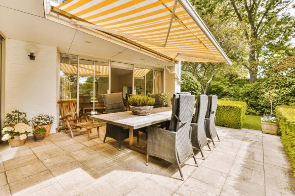 Decoração de áreas externas: como os toldos transformam o visual do ambiente
